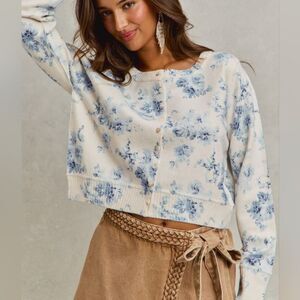 SO ME Vintage Floral Blue Print on Cream Button Down Sweater Cropped Cardigan